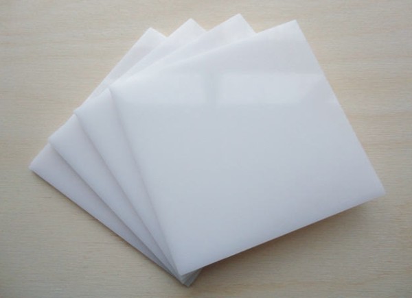 Mica màu trắng sữa