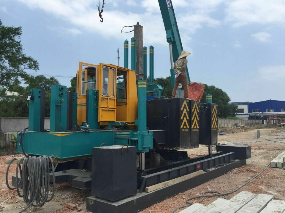 máy ép cọc thủy lực robot tự hành