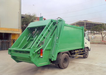 Thùng 5.5 khối xe cuốn ép rác chuyên dụng Hino WU342L