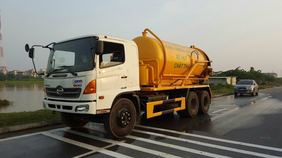 ô tô hút bể phốt 12 khối giá rẻ xe hút hầm 12 khối Hino