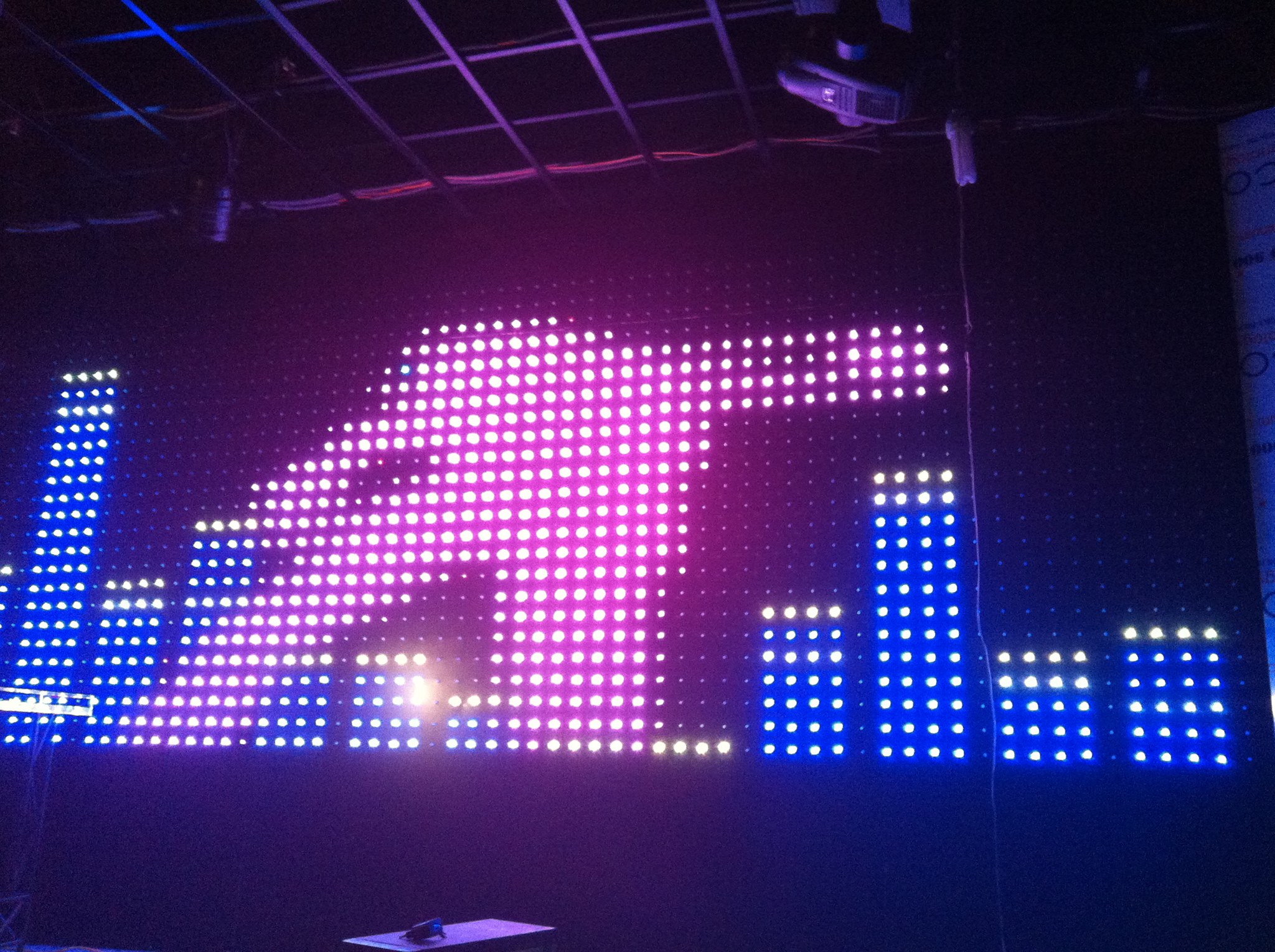 MACH LED FULL NHAY THEO NHAC
