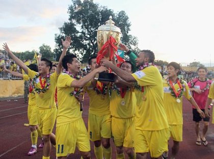 Sông Lam Nghệ An vô địch V-League sau 10 năm