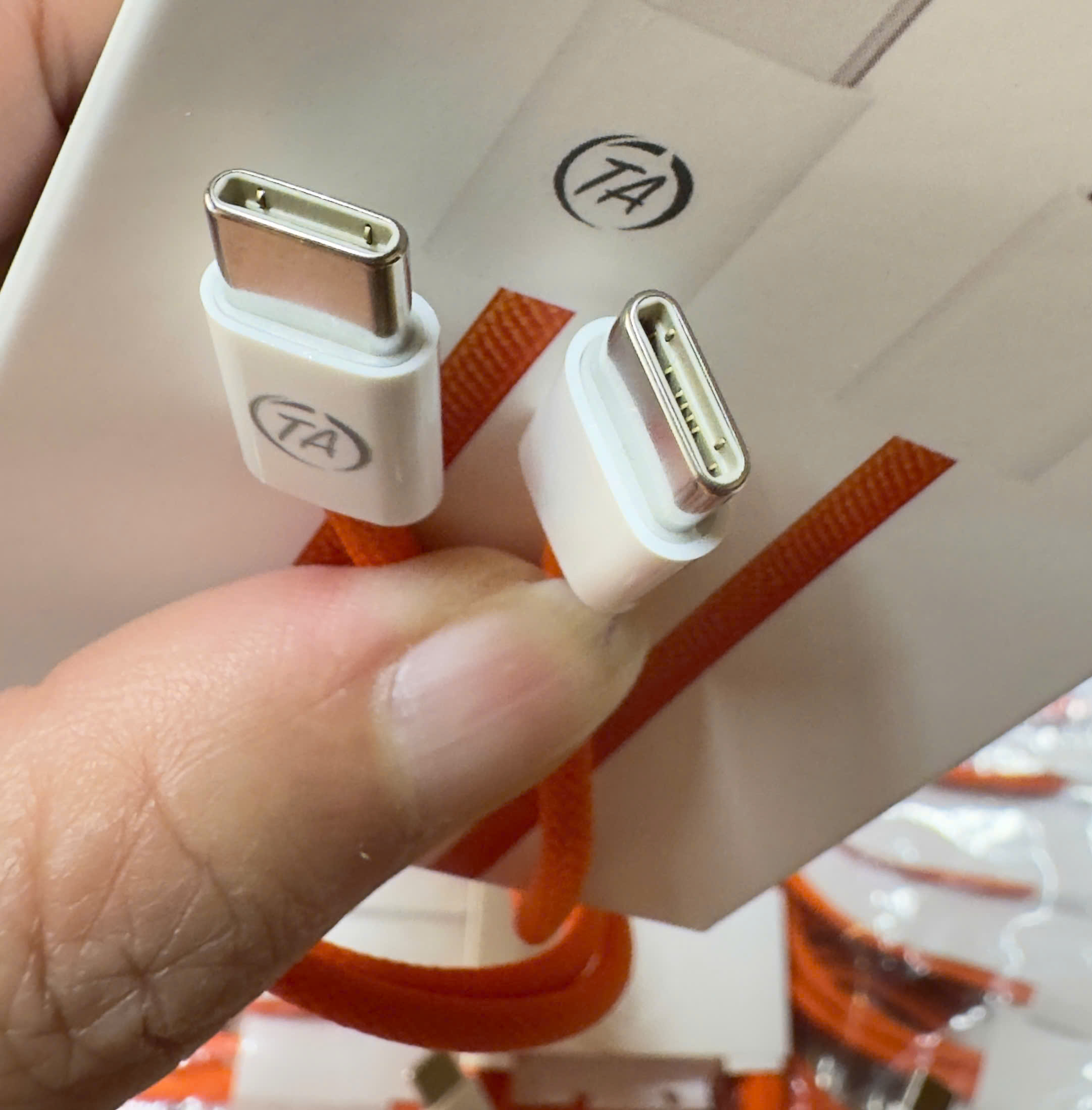 Cáp sạc TypeC-TypeC TA-32 PD60w màu cam cho ip15-17 90k