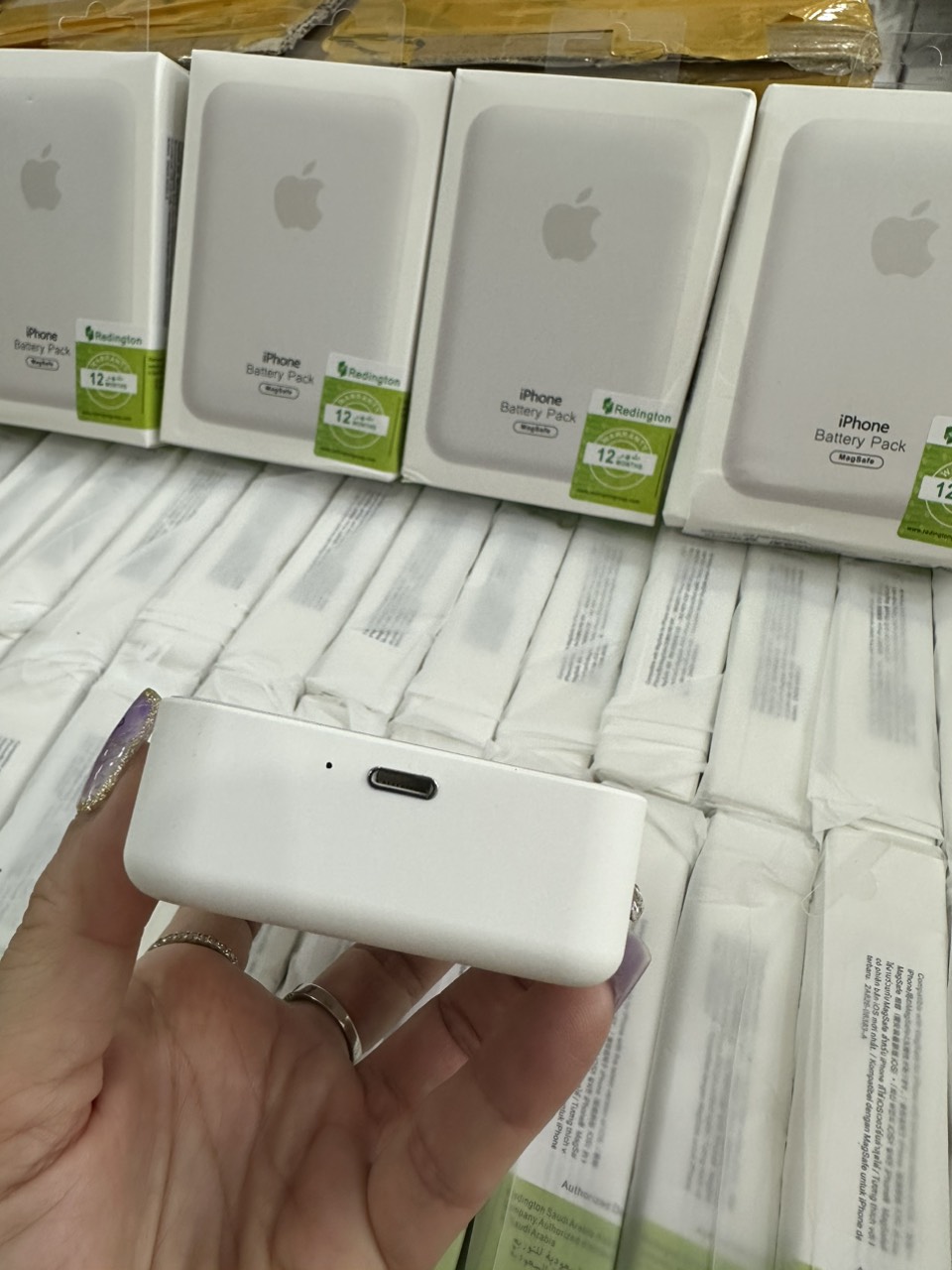 Pin Sạc dự phòng hít lưng MagSafe Iphone lk FDC 2023 10.000mah