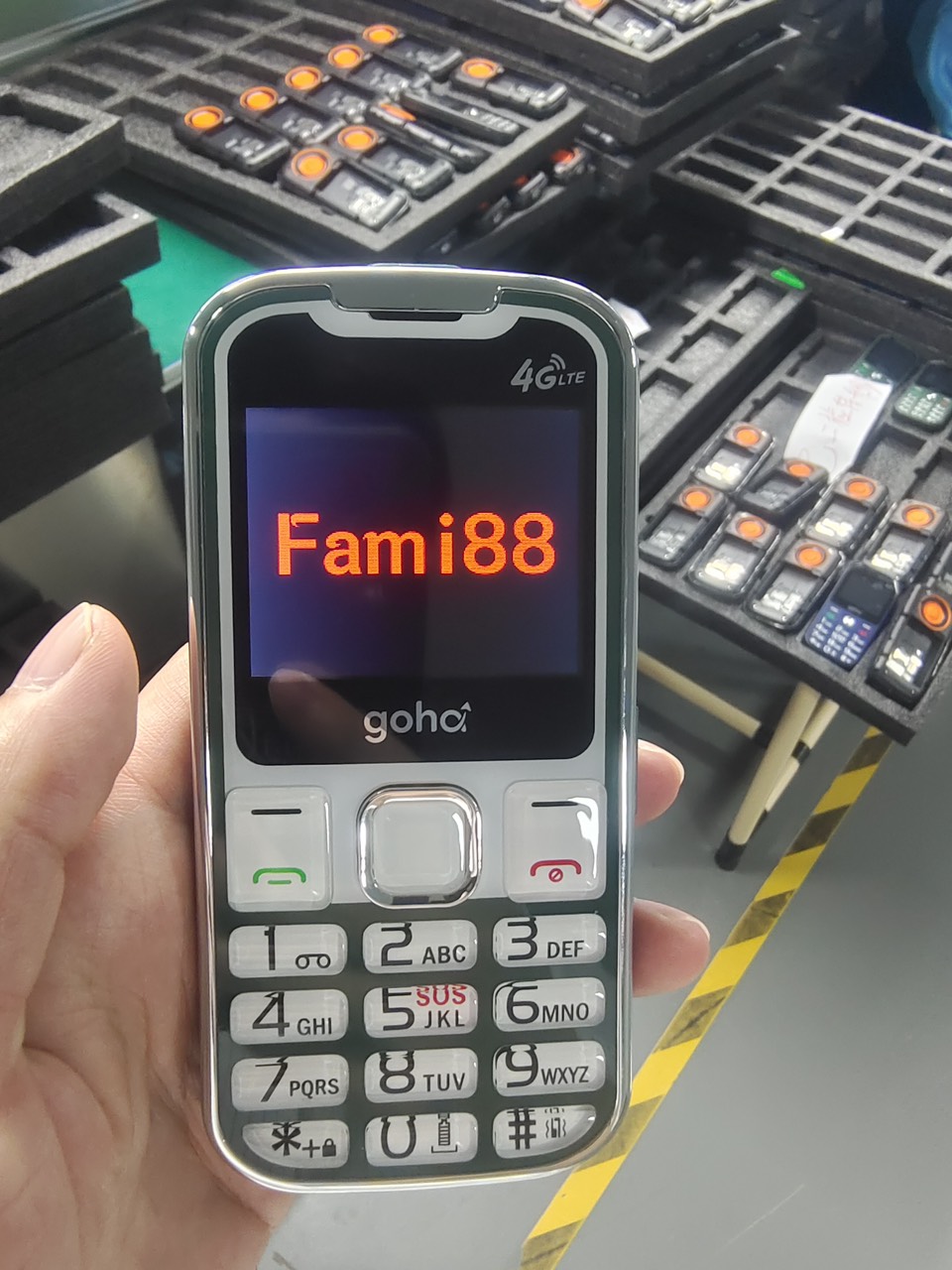 Điện thoại bàn phím Fami 88