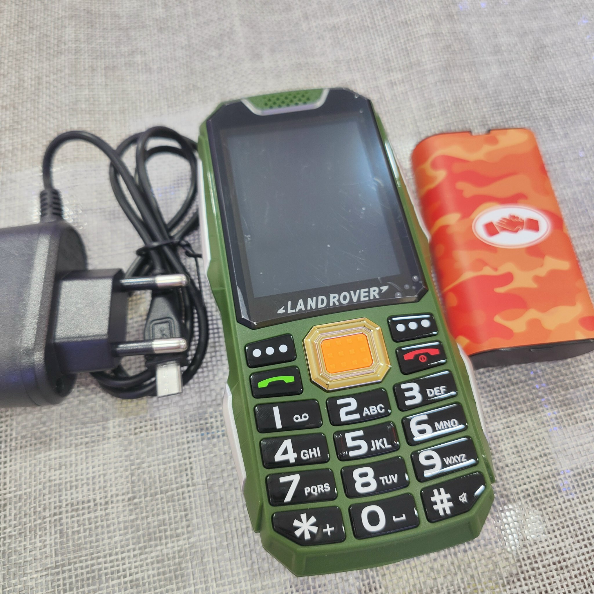 Điện thoại LandRover Q4000 pin trâu Bao cắt sóng 4G