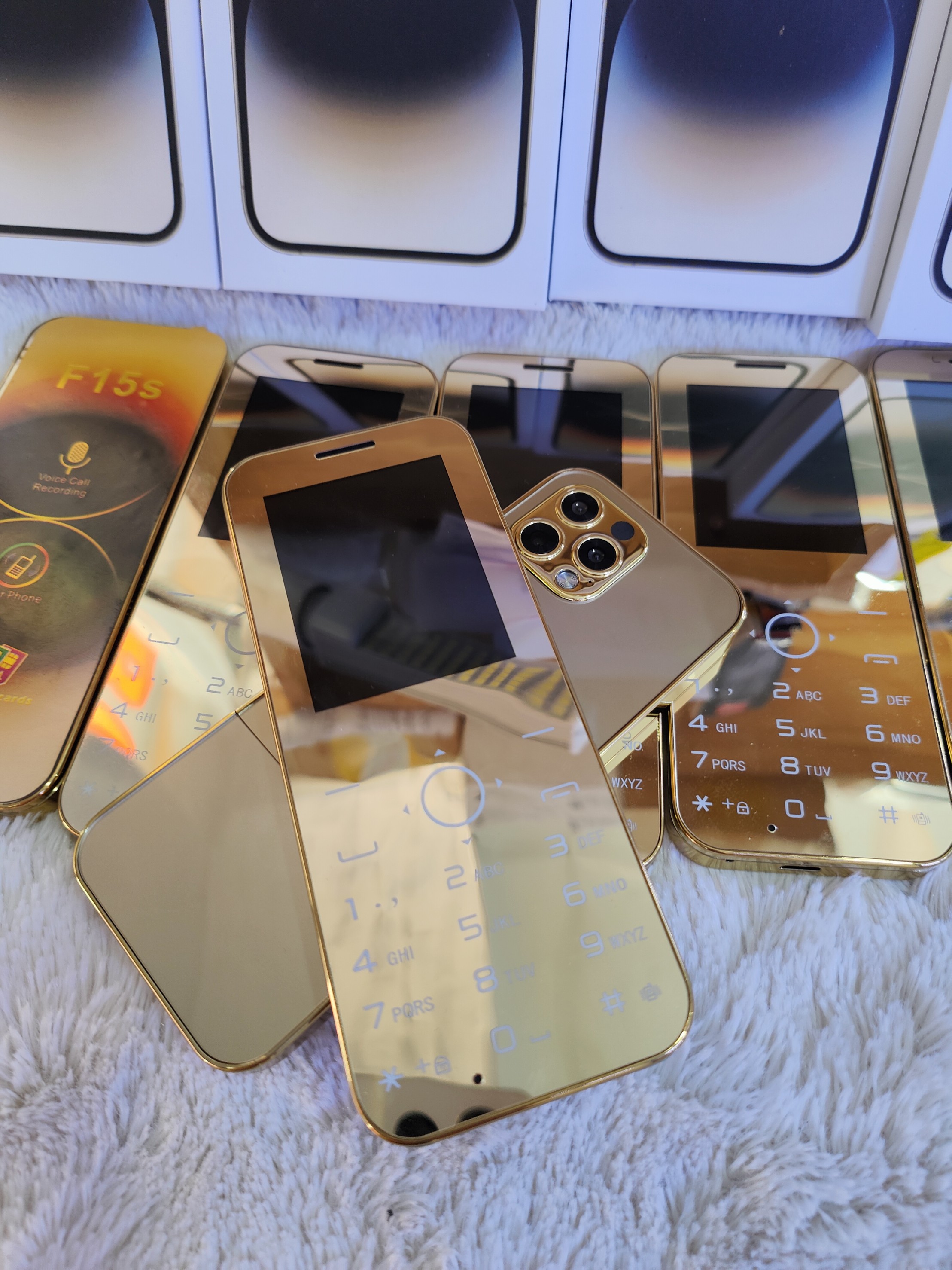 Điện thoại Bàn phím F15s vàng gold cao cấp 4 sim