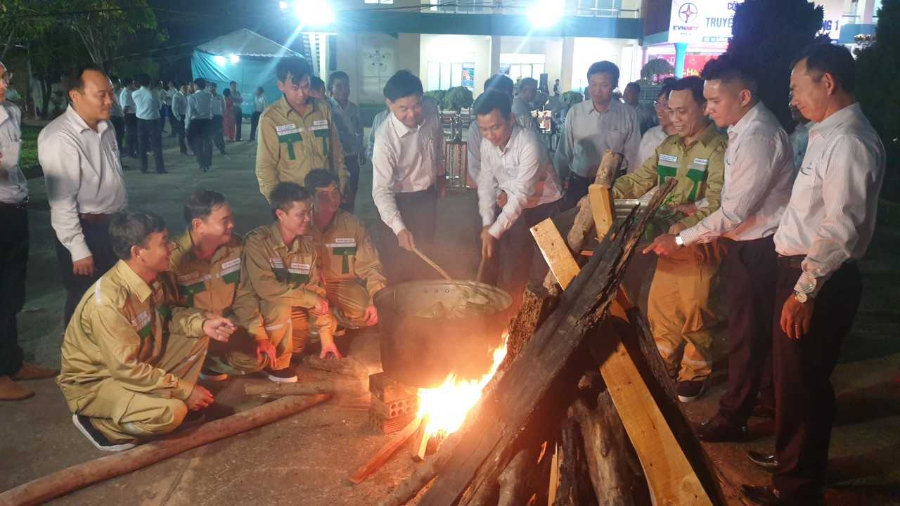 Đón Tết trên công trường: Để an toàn cho dòng điện sáng!