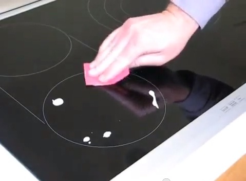 Mẹo nhỏ vệ sinh bếp từ đúng cách