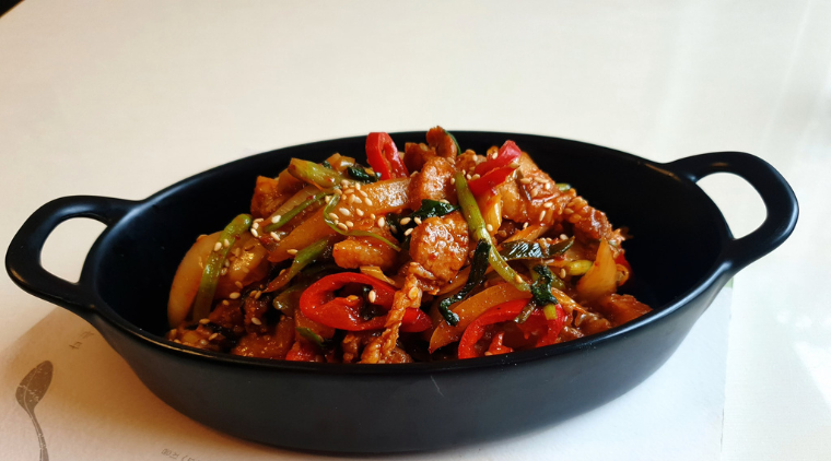 Trổ Tài Làm Thịt Heo Xào Cay Hàn Quốc Cay Nồng, Hấp Dẫn