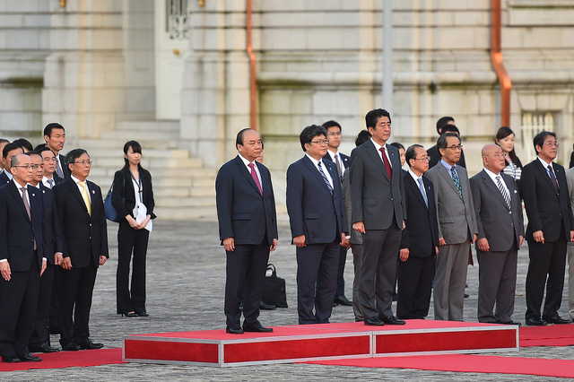 Hình ảnh lễ đón Thủ tướng Nguyễn Xuân Phúc tại Nhật Bản
