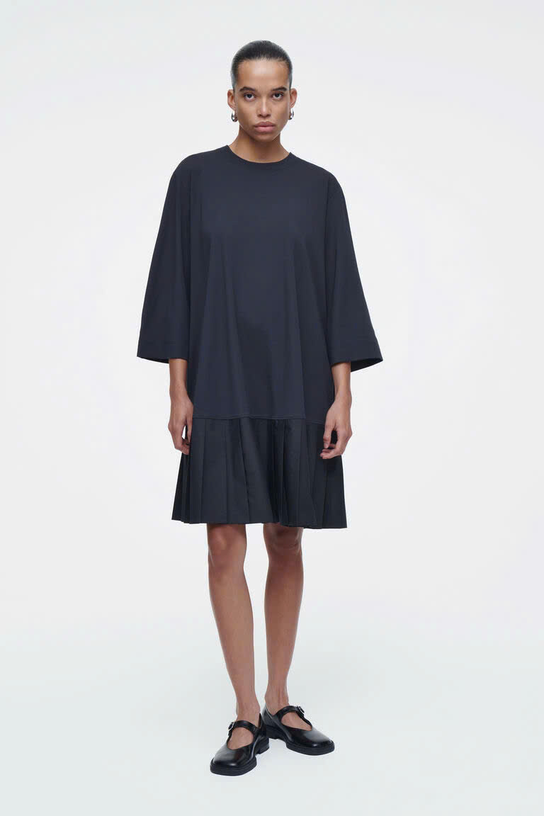 Váy COS suông tay lỡ cổ tròn xếp ly navy