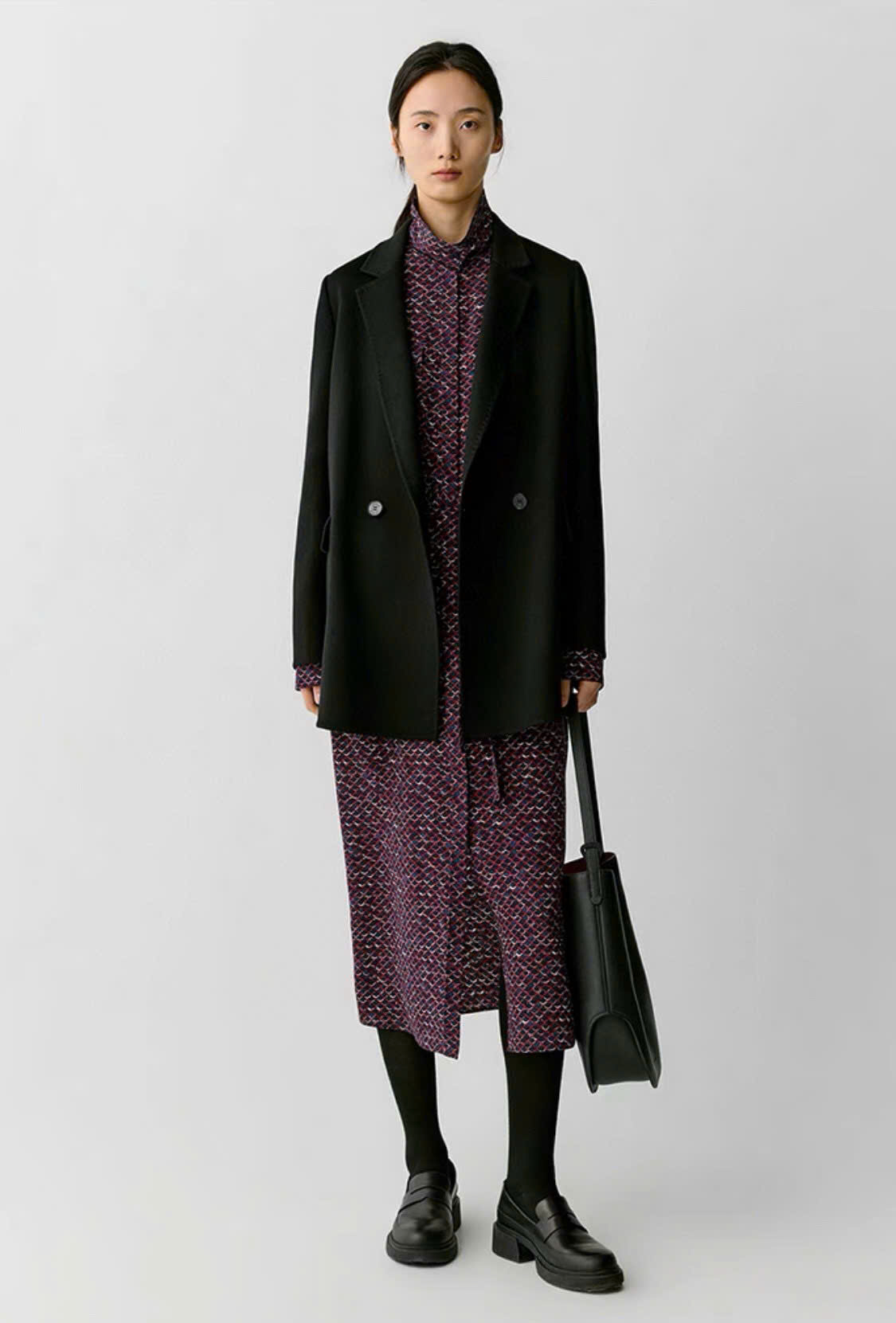 Coat dạ ép ICICLE màu đencổ bẻ dáng lửng