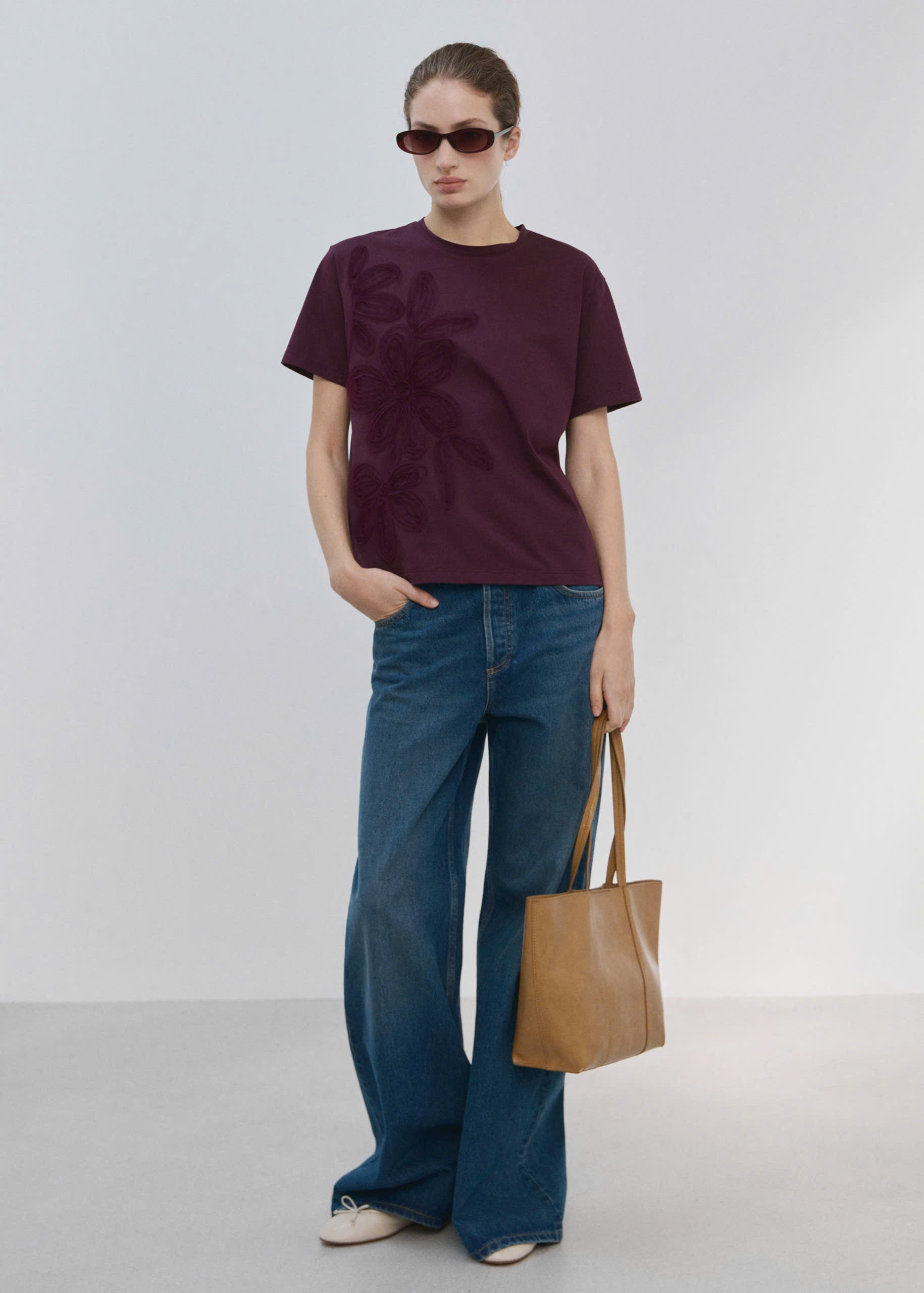ÁO T-SHIRT COTTON THÊU HOA