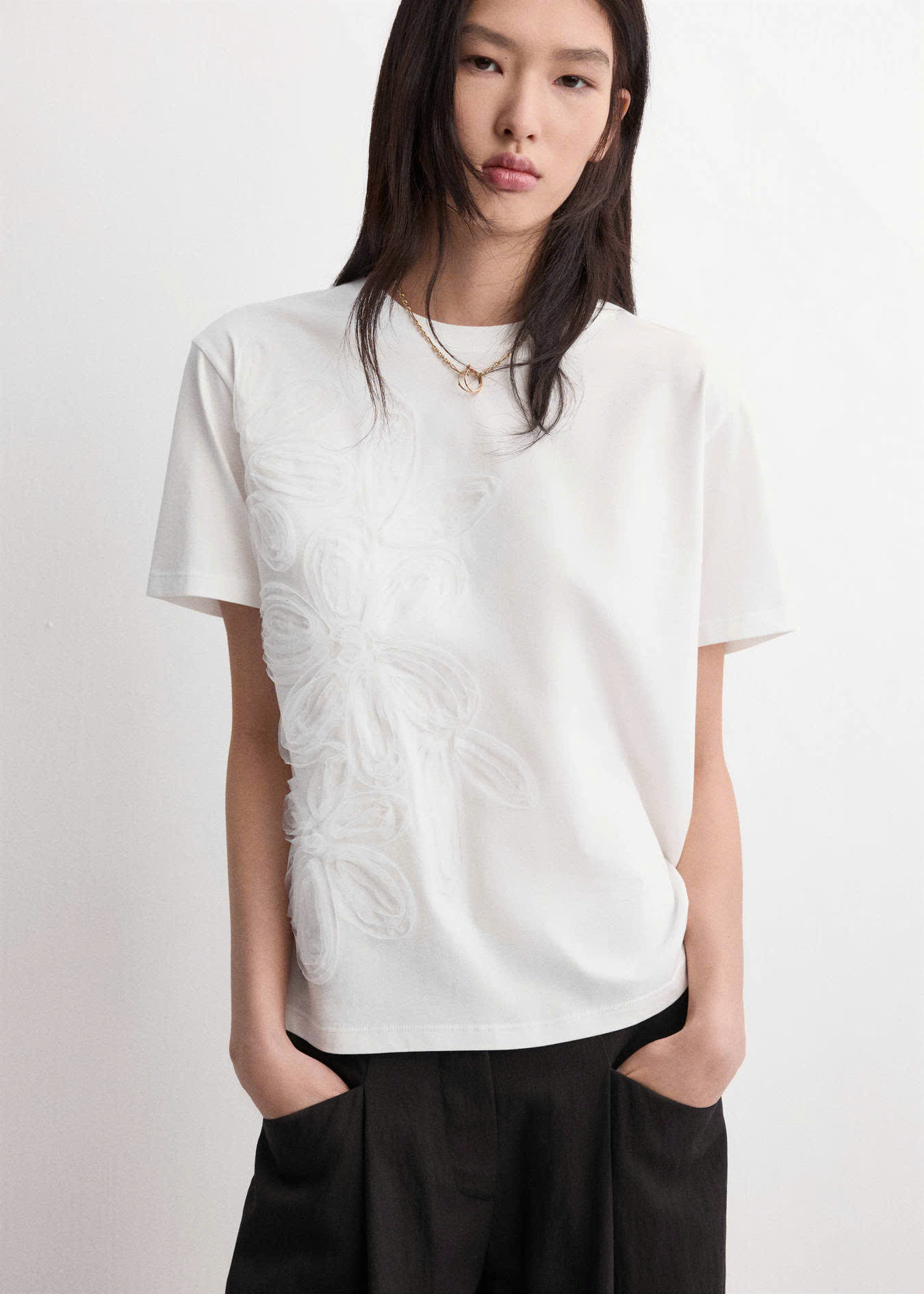 ÁO T-SHIRT COTTON THÊU HOA