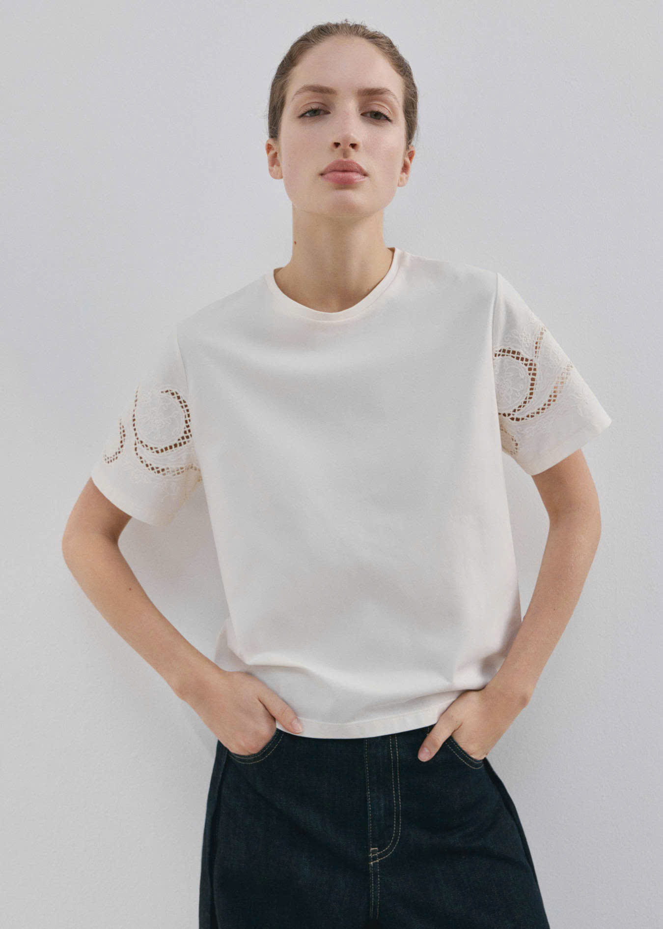 ÁO T-SHIRT COTTON THÊU CẮT