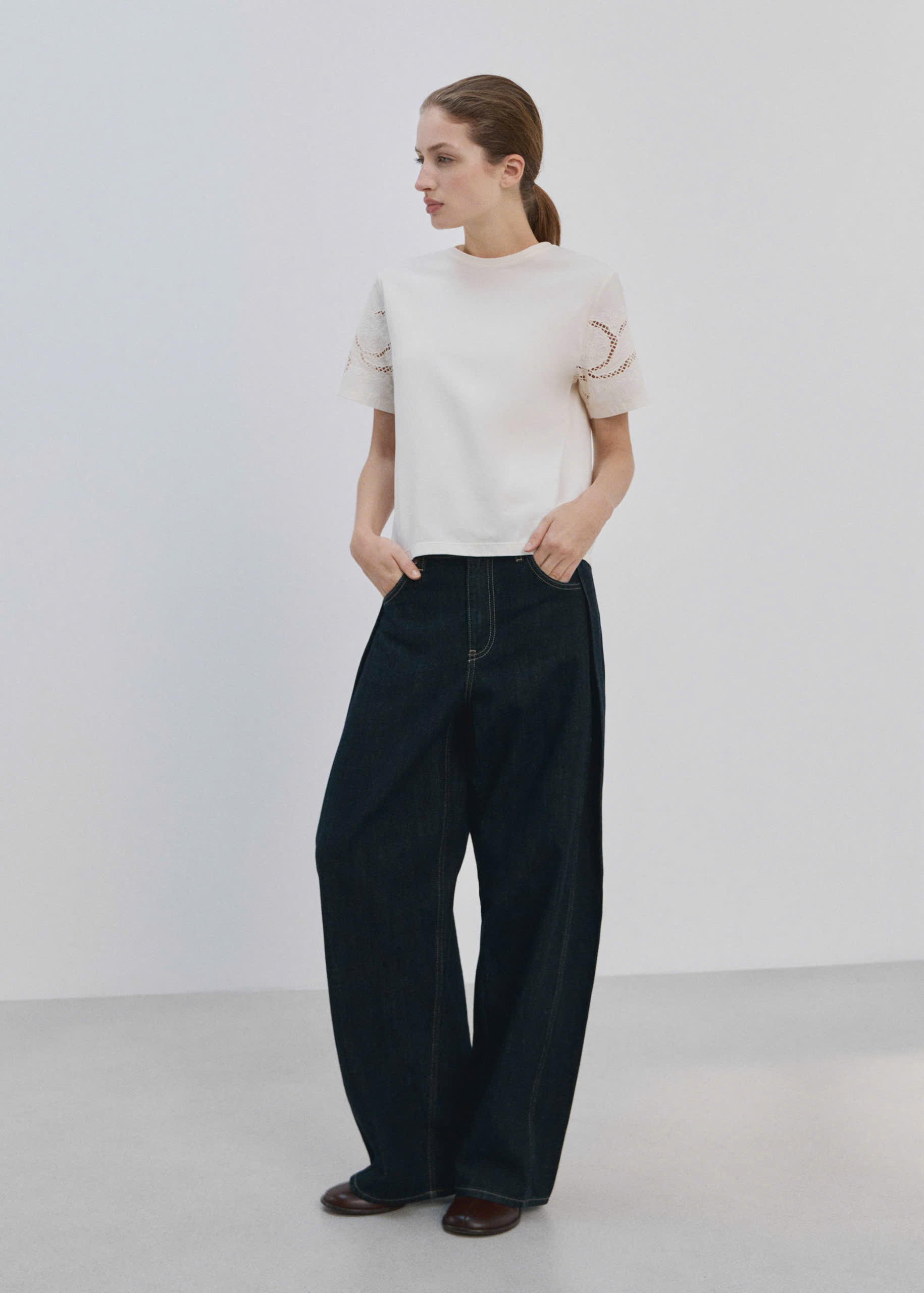 ÁO T-SHIRT COTTON THÊU CẮT