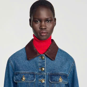 ÁO KHOÁC DENIM VỚI CỔ ÁO BẰNG DA