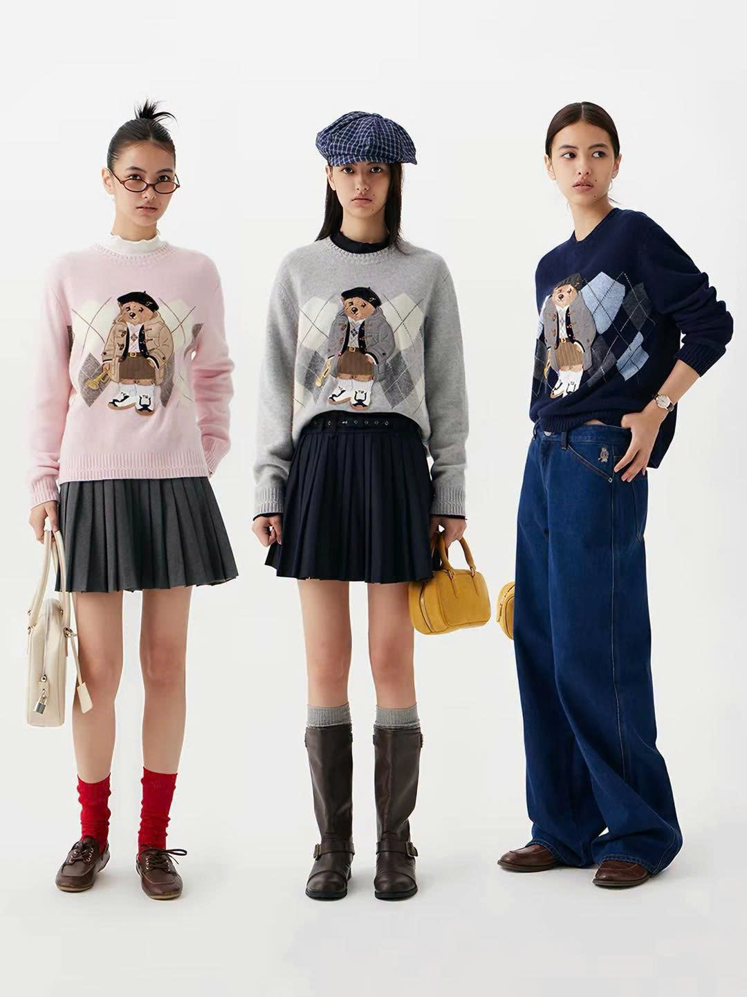 Áo len WHOAU cổ tròn len wool 2 màu hoạ tiết gấu thêu Freesize