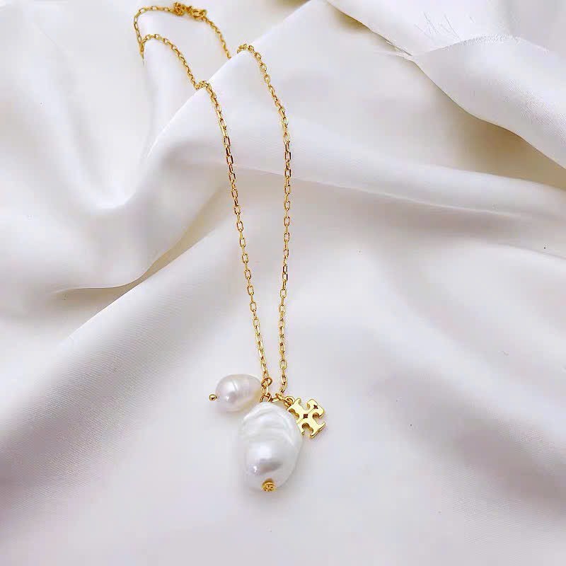 Dây chuyền Tory Burch ngọc trai kèm logo