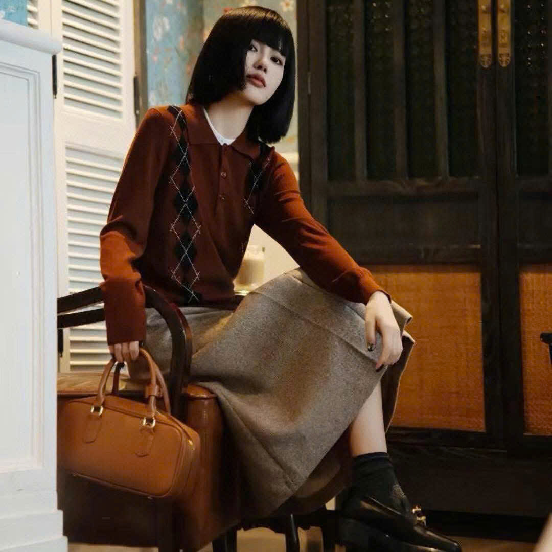 Áo len Miumiu cổ đức