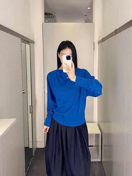 Áo len COS cổ V cut-out vai