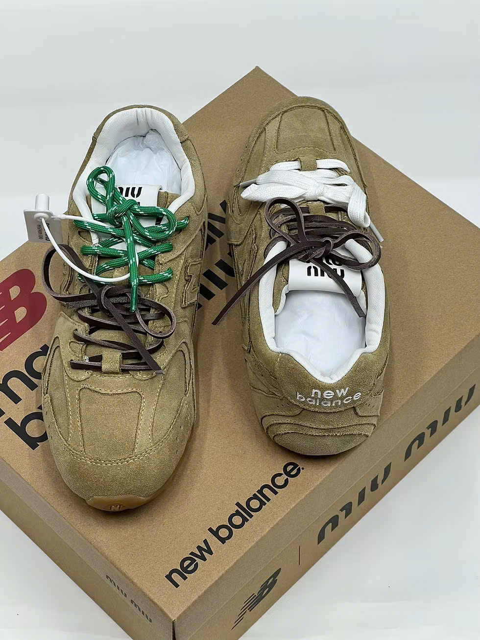 Giày MiuMiu collab NB