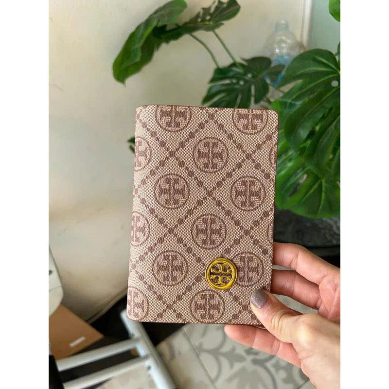 Ví đựng passort Tory Burch họa tiết