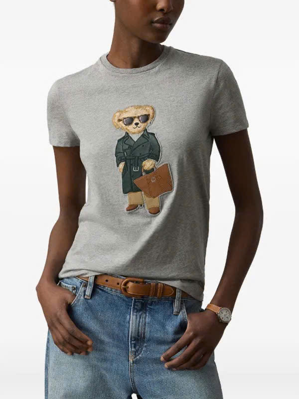 Áo thun Polo Bear màu xanh rêu đậm, chất liệu cotton.