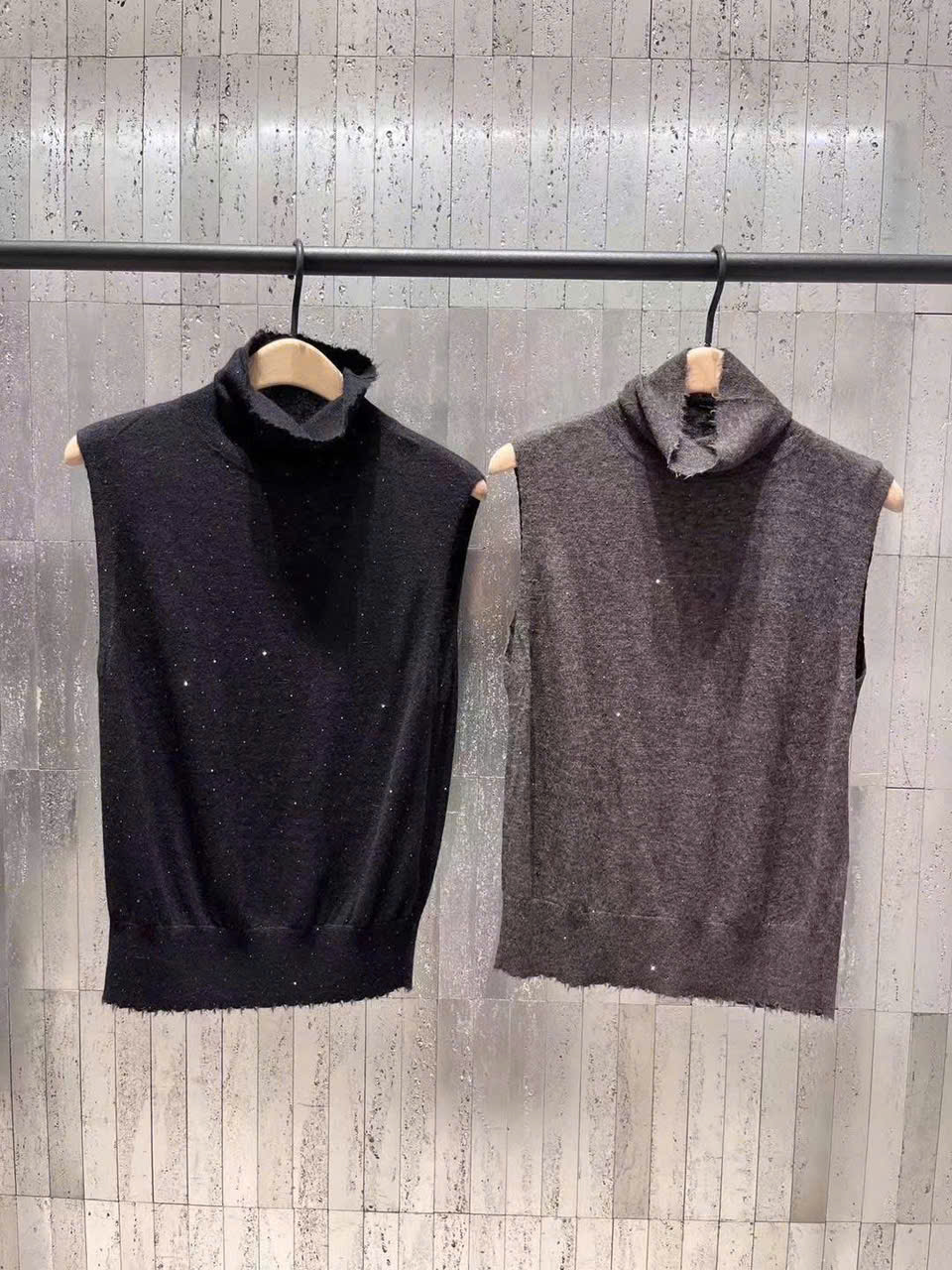 Áo cape len Mo&Co cổ lọ bling