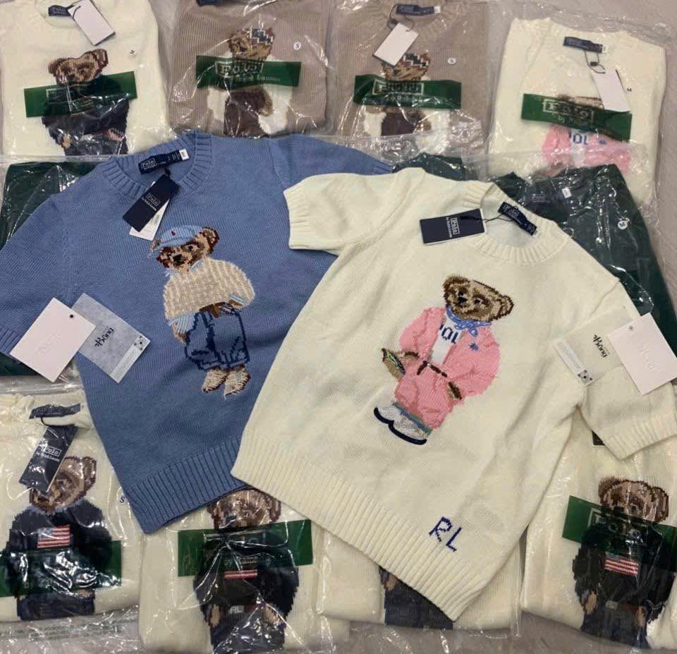 Áo len Polo BEAR ngắn tay màu kem Gấu mặc áo hồng