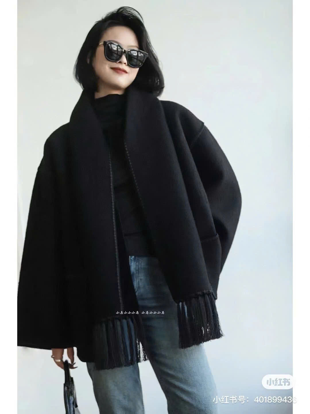 Cape dạ TOTEME choàng kèm khăn viền trắng tua rua