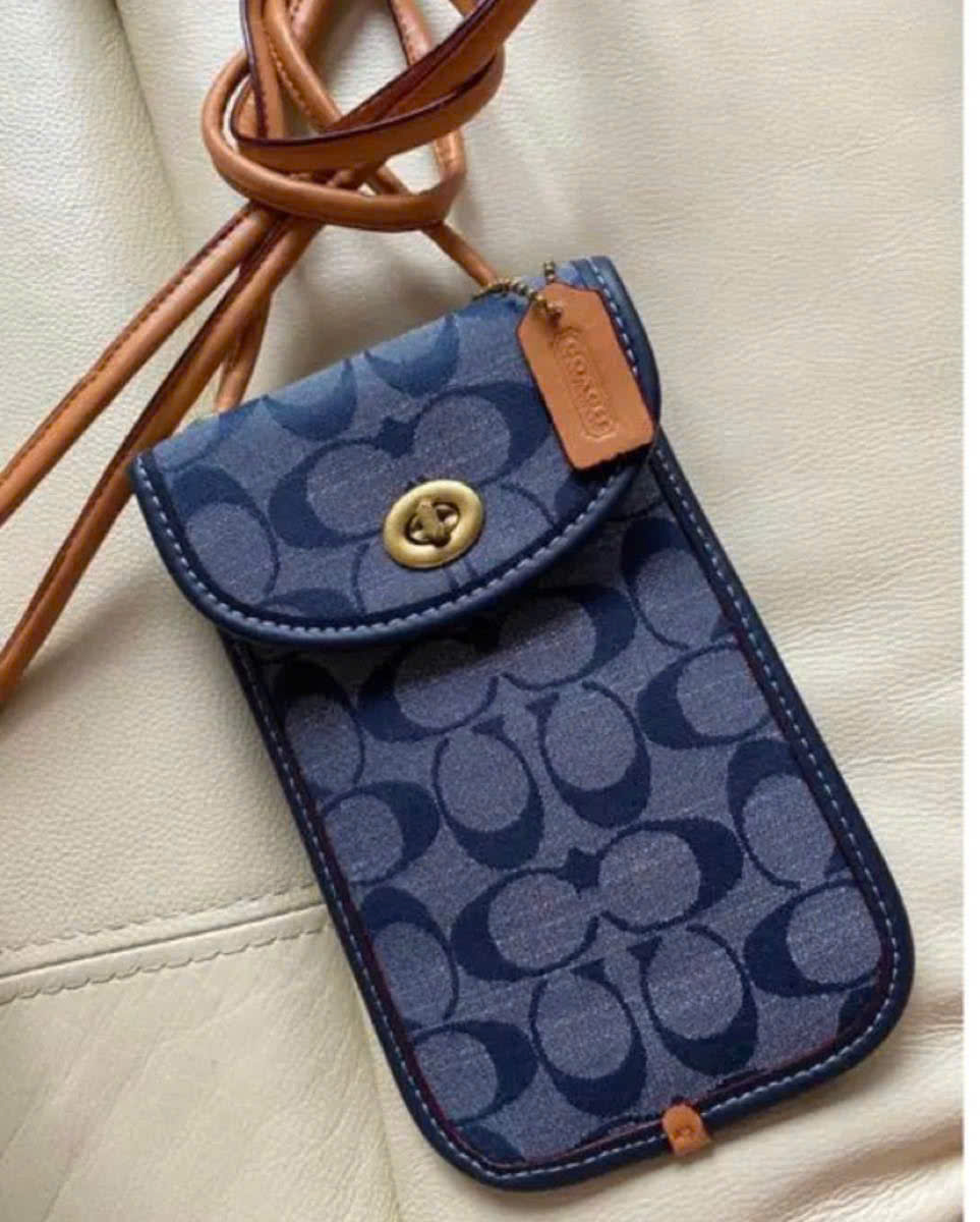 Túi đựng ĐT Coach