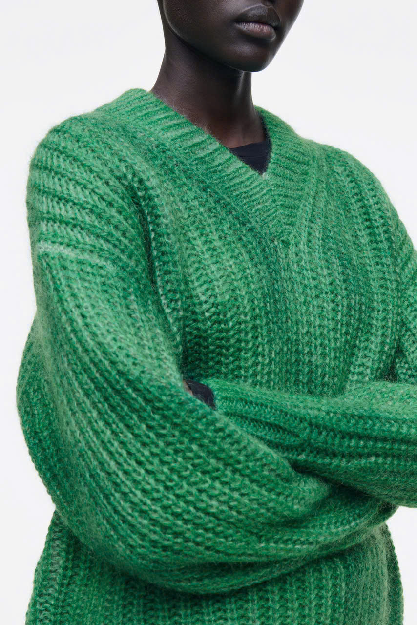 Áo len cổ chữ V vải Mohair hiệu ứng phun