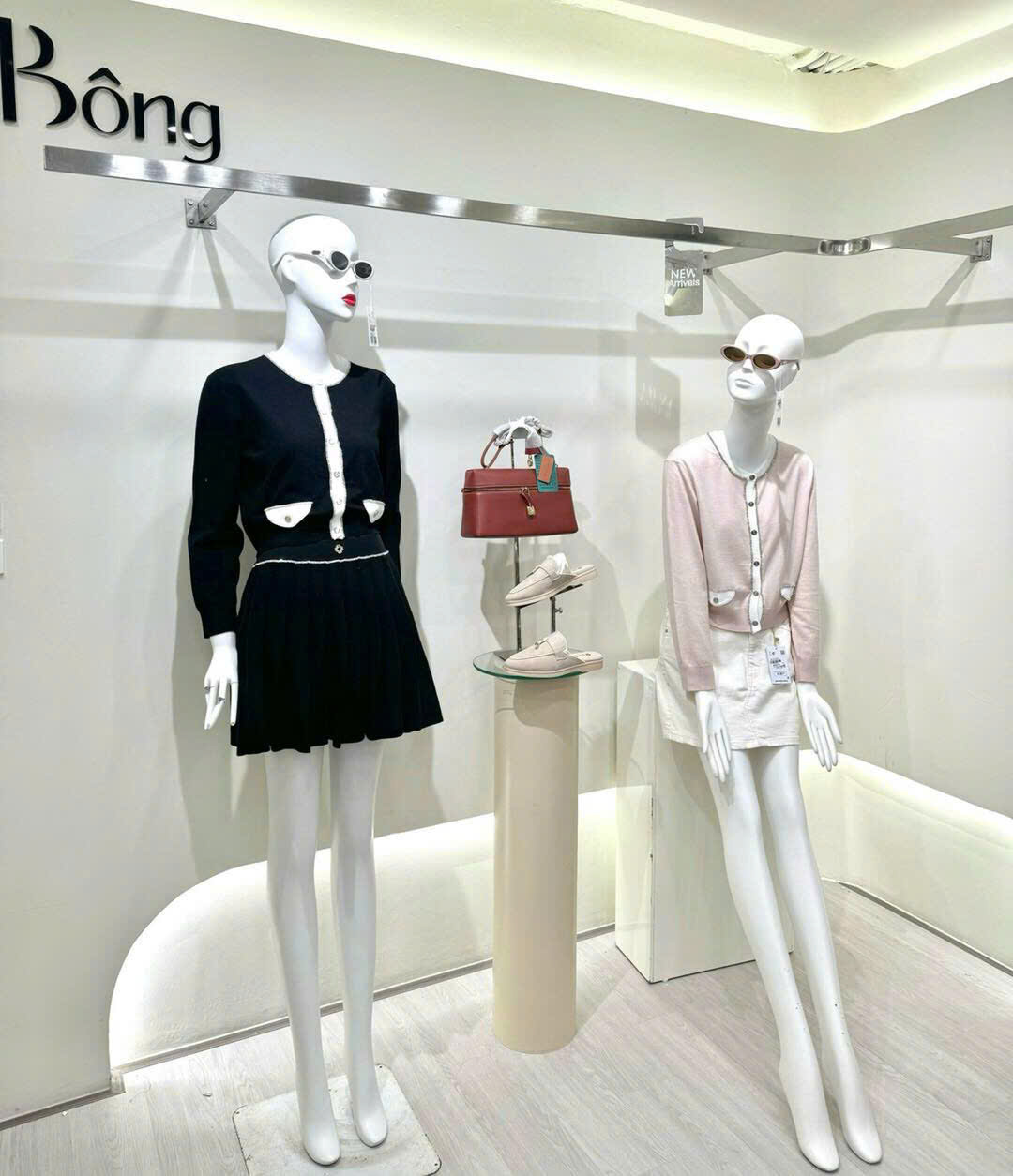 Cardigan Maje hồng viền trắng