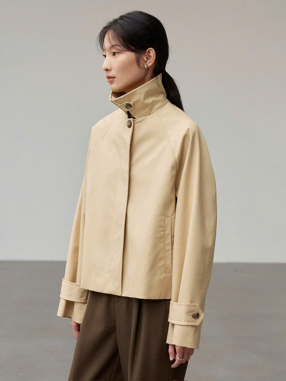 ÁO KHOÁC TRENCH COAT NGẮN OVERSIZED CÓ CẦU VAI