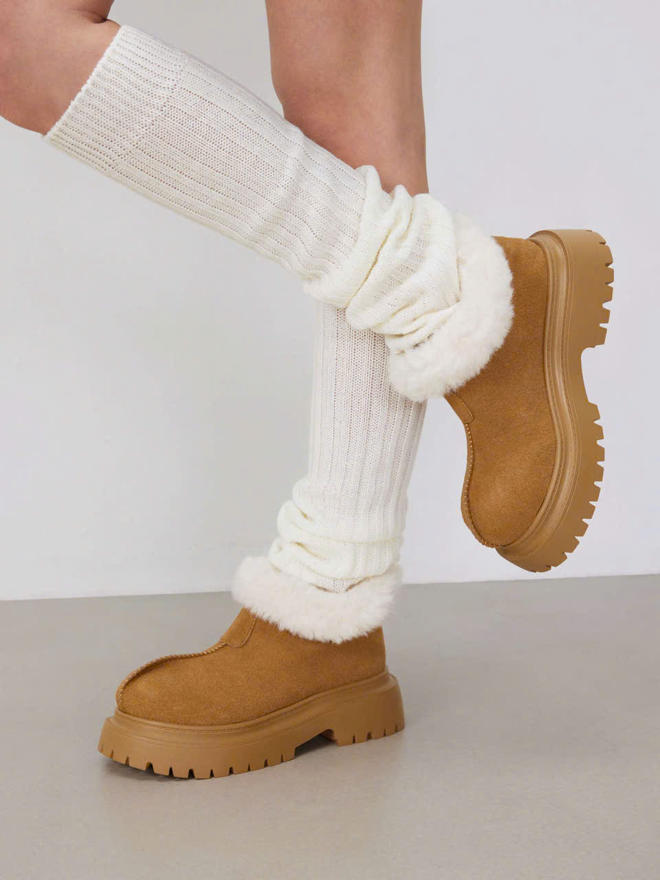 Sục UGG cổ lông trắng