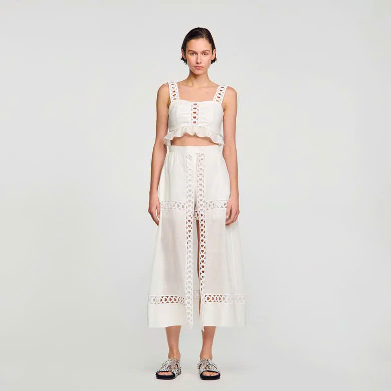 Set Sandro trắng quần váy mullet + áo croptop viền ren dập