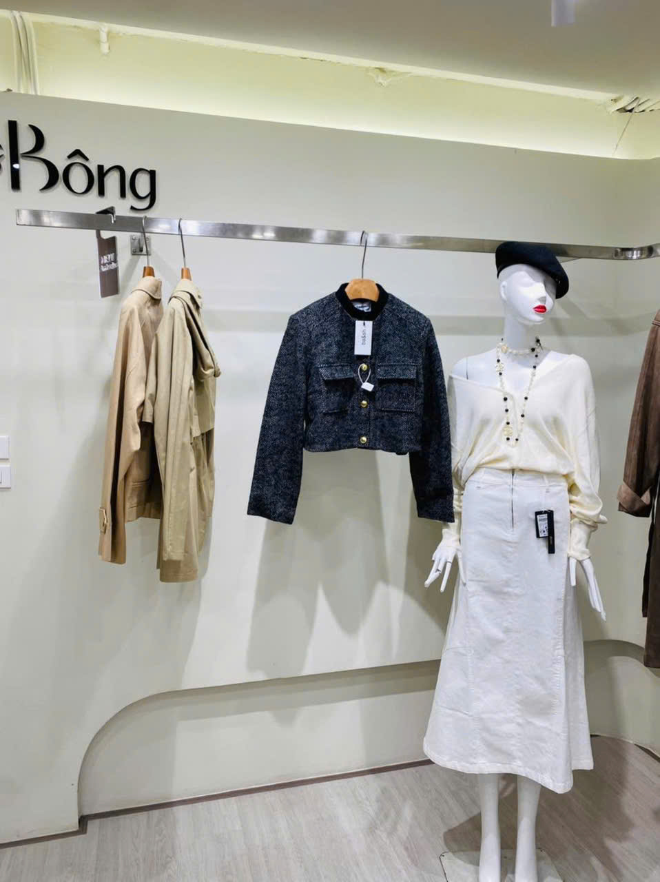 Áo khoác dạ BASH xương cá khuy vàng