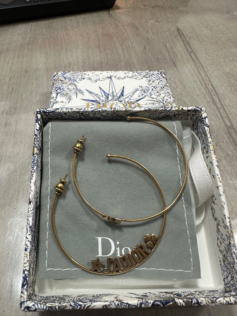 Bông tai Dior