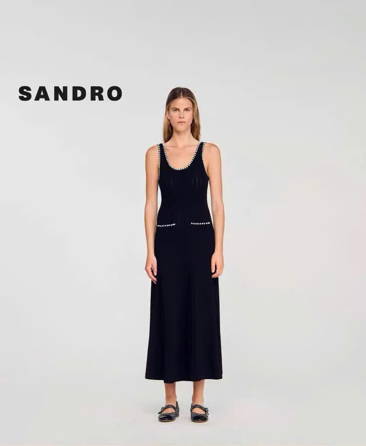 vay-maxi-sandro-knit-den-vien-ngoc-trai-trang