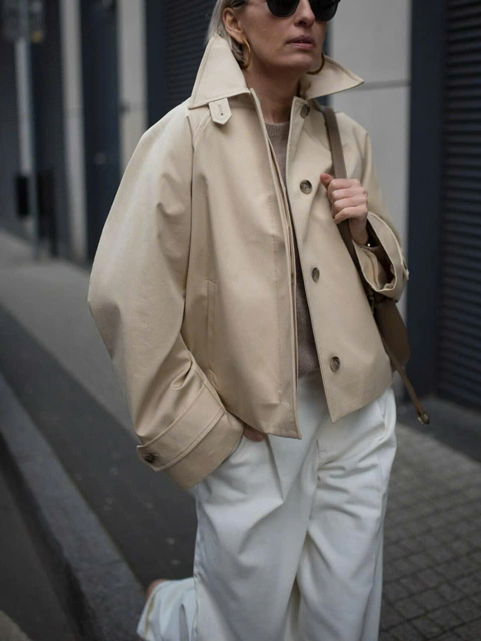 ÁO KHOÁC TRENCH COAT NGẮN OVERSIZED CÓ CẦU VAI