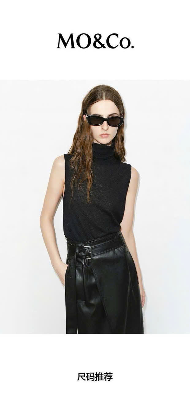 Áo cape len Mo&Co cổ lọ bling