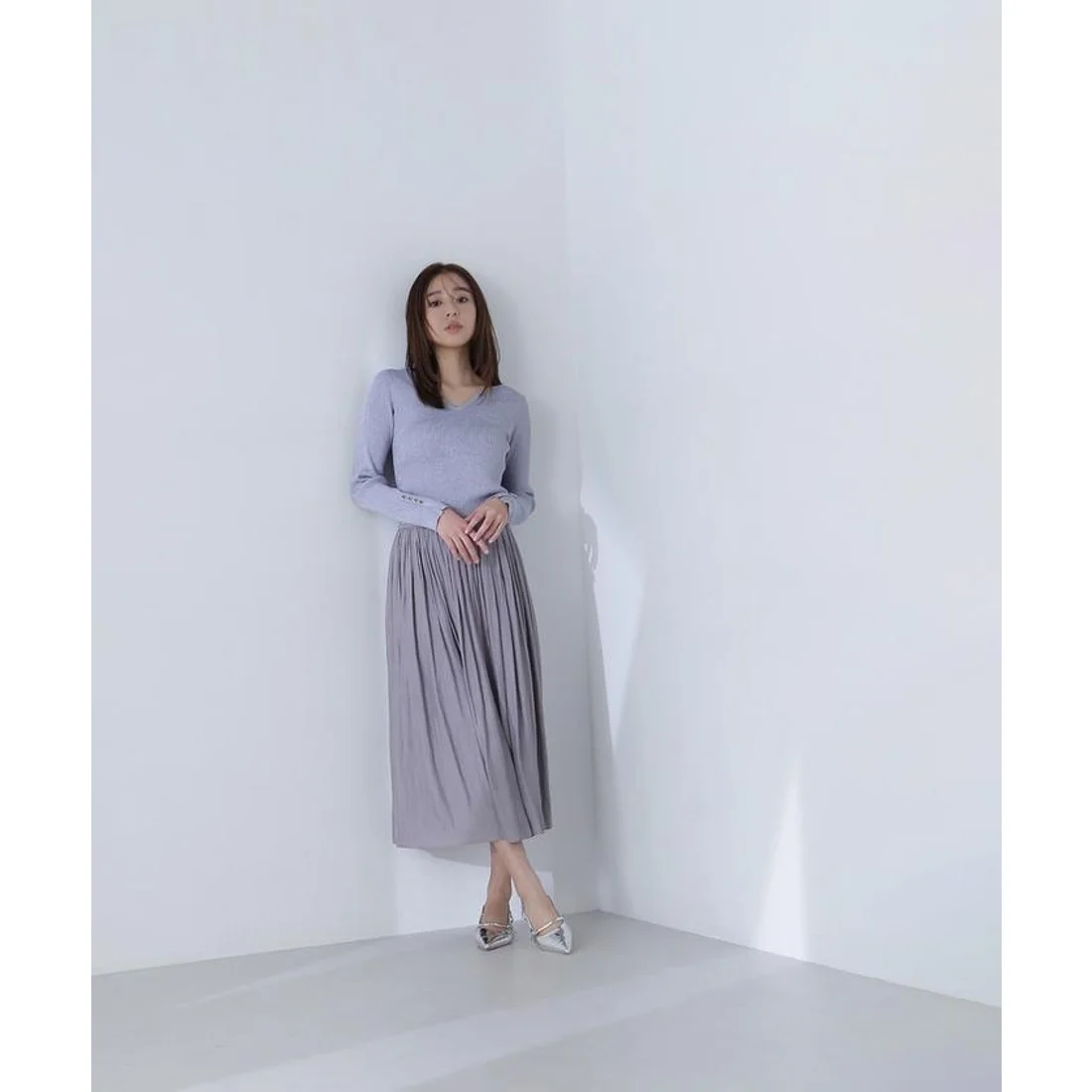 Chân váy Zara midi pleated màu ghi