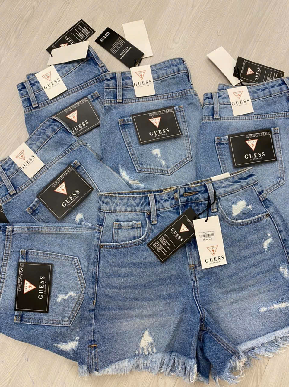 Short denim GUESS gấu tua rua