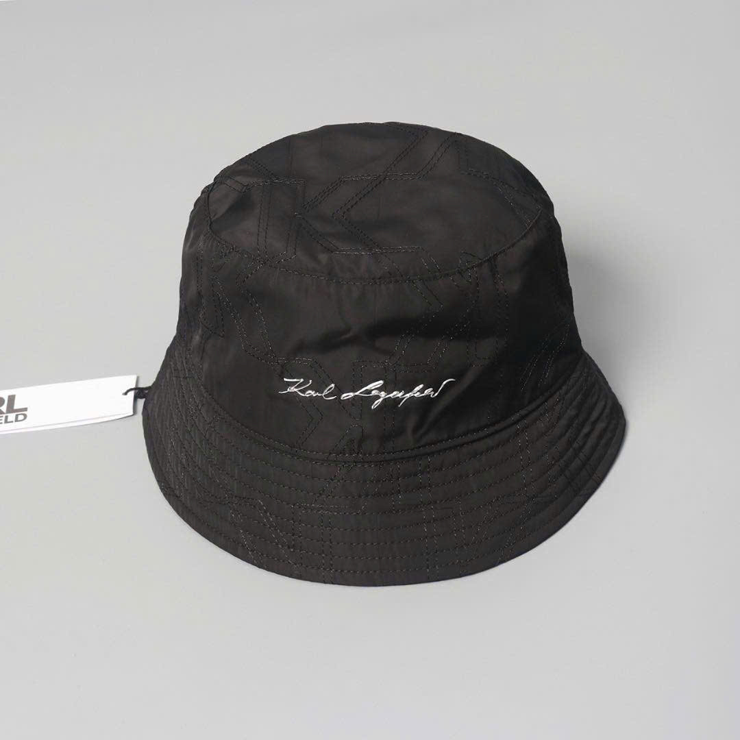 Mũ bucket Karl Largerfeld màu đen logo ông già