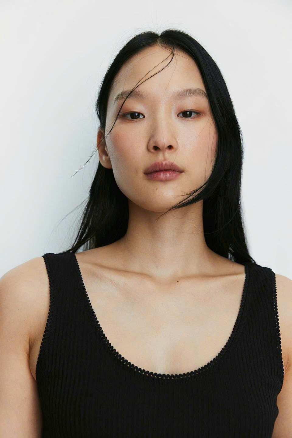Áo thun tăm H&M viền ren 4 màu