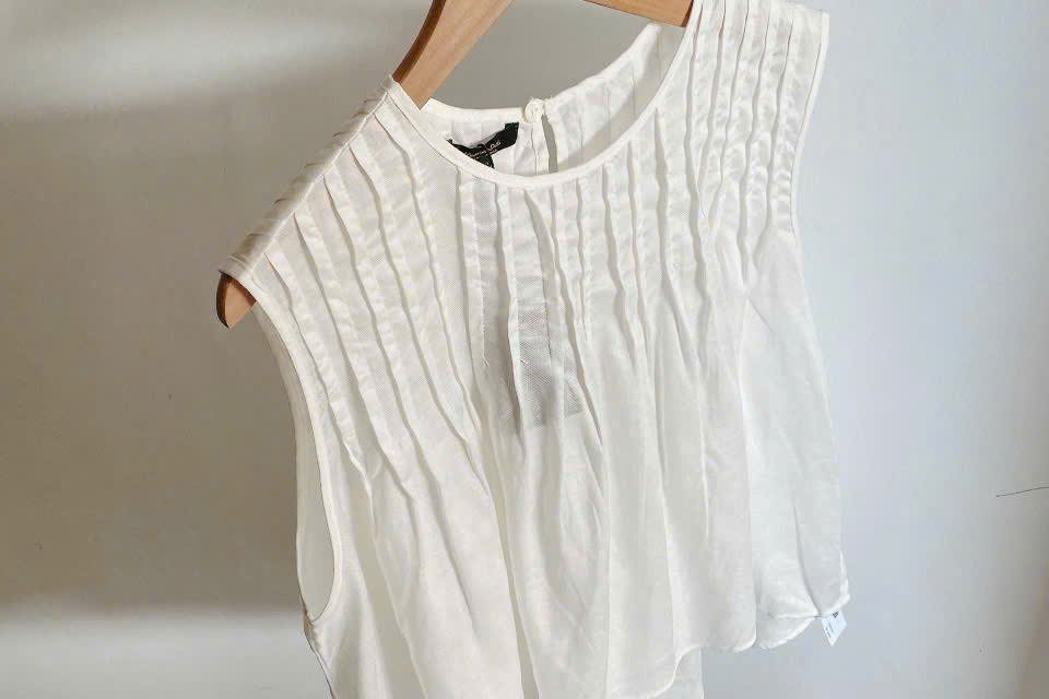 Top lụa đũi trắng Massimo Dutti dư xịn sát sách ly chìm