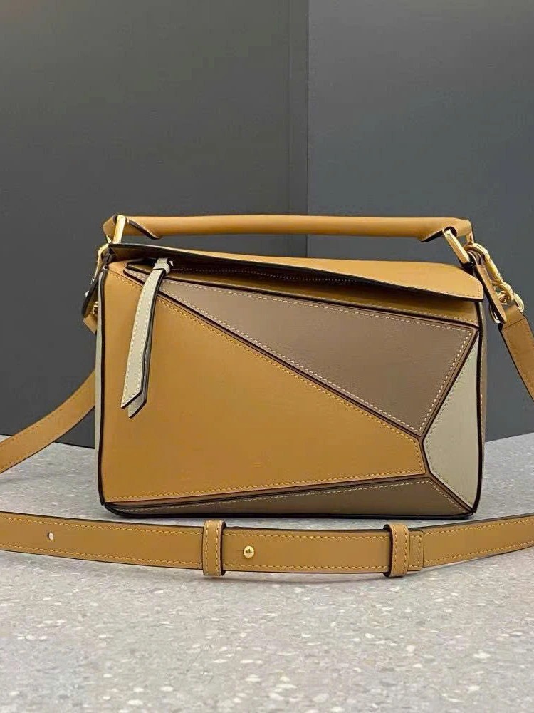 Túi Loewe đeo vai bằng da Puzzle Edge