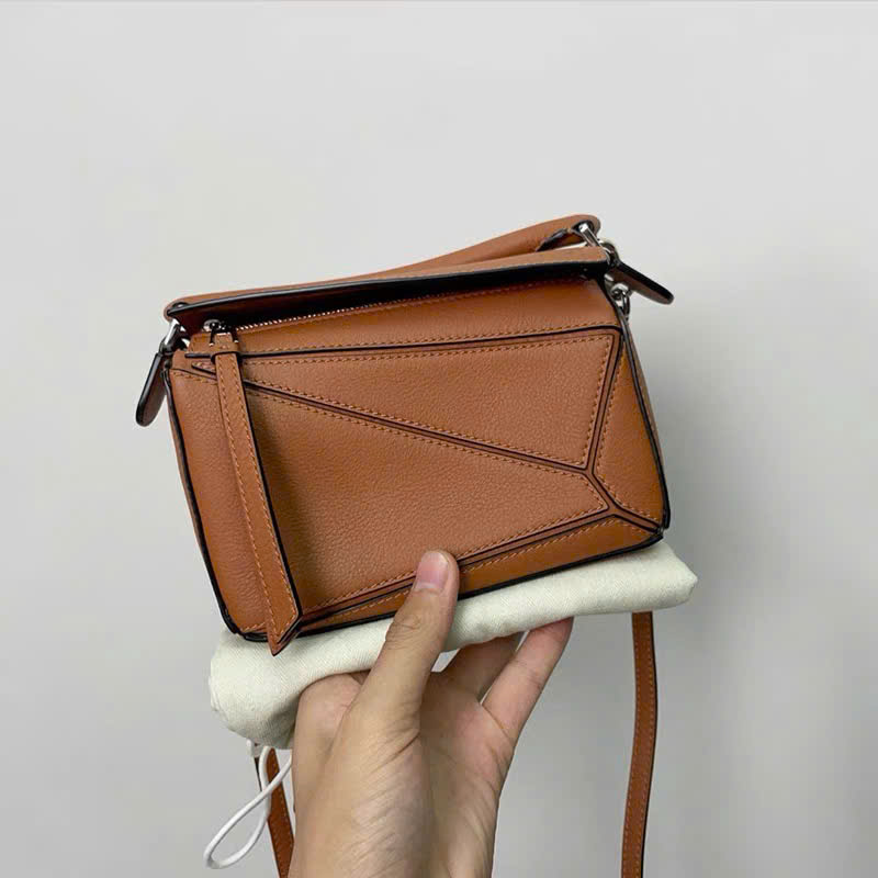 Túi Loewe đeo vai bằng da Puzzle Edge